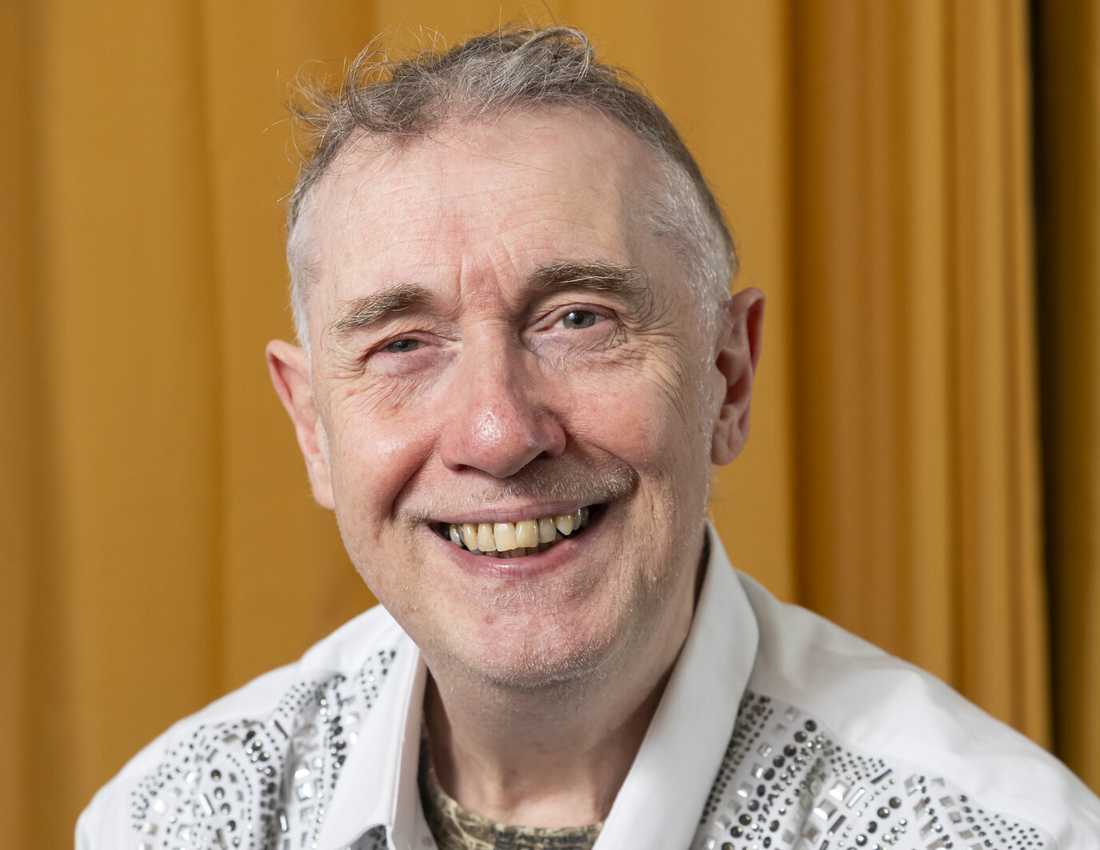 Paul Quigley, musician and performer. Paul lives with sight loss and is a beneficiary of BWBF.